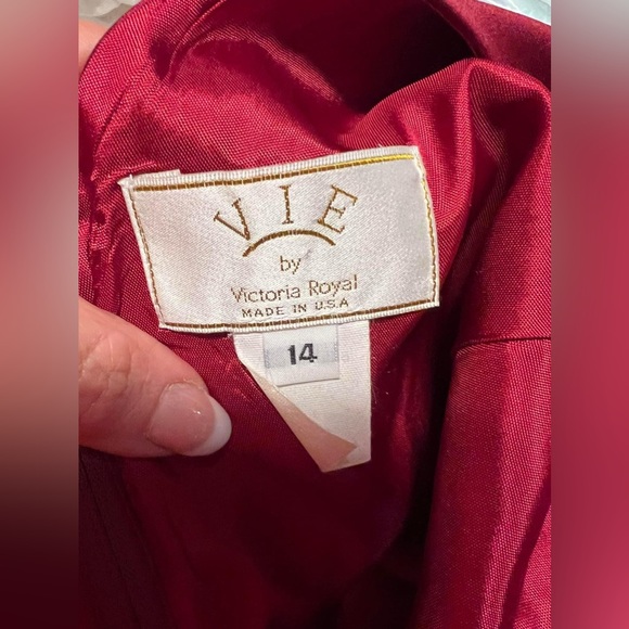 VIE by Victoria Royal- 2 piece set - size 14- wedding/formal attire - Picture 12 of 15